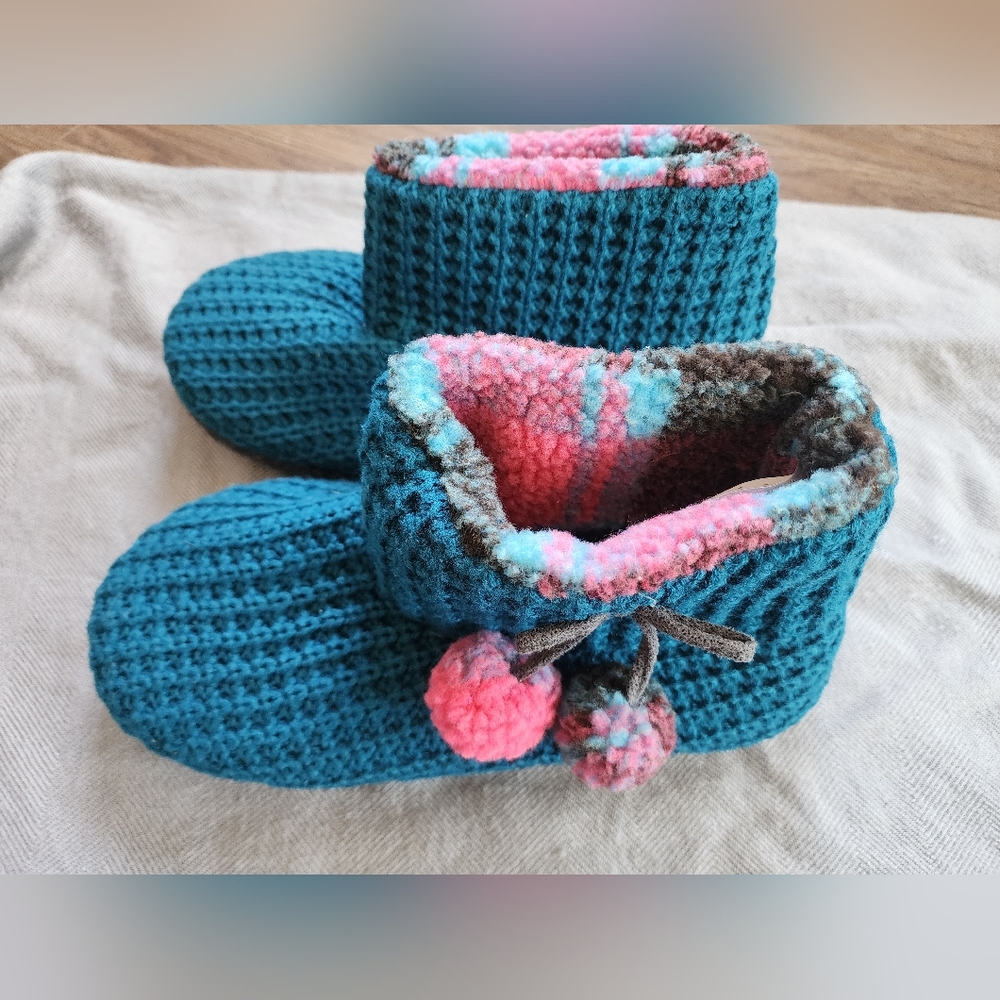 Blue and Pink Cuddl Duds Slippers Size 7-8